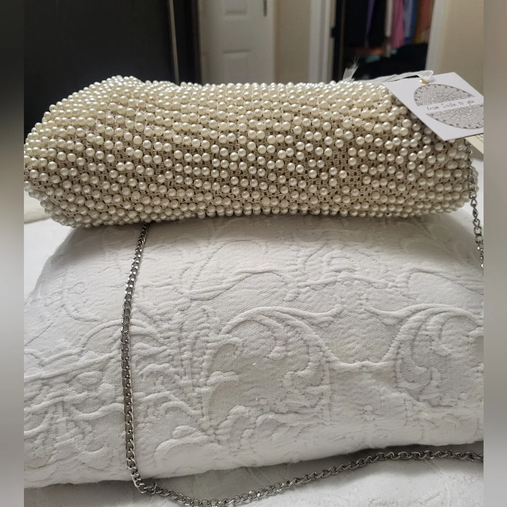 Elegant Cream Beaded Clutch with Curved Frame - Picture 7 of 15
